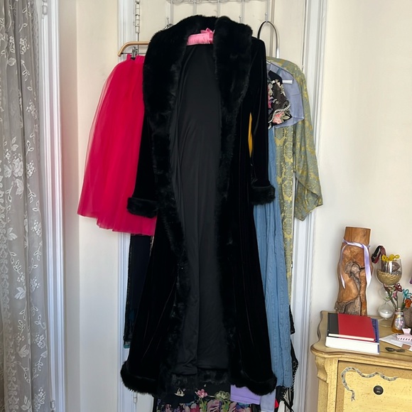 VINTAGE BETSEY JOHNSON BLACK FAUX FUR VELVET DUSTER RARE S M L ICONIC Y2K - Picture 2 of 6